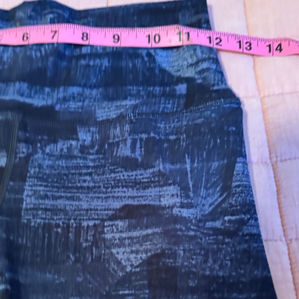 Lululemon Blue Patterned Wunder Under Leggings Si… - image 6